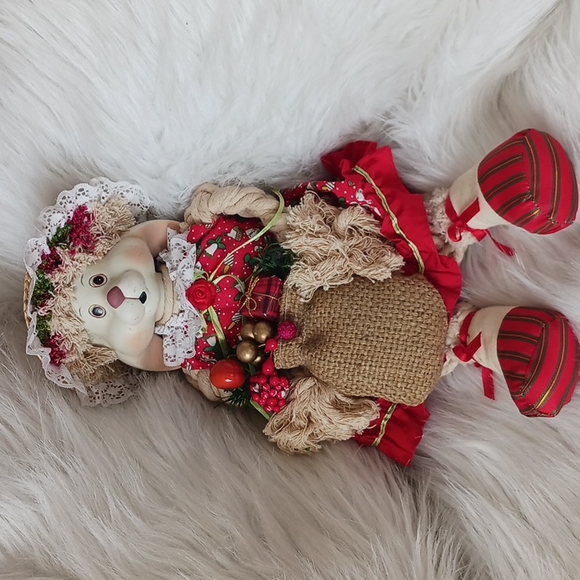 Vintage Bunny House of Lloyd Flossie from Christmas Around the World - Picture 1 of 6